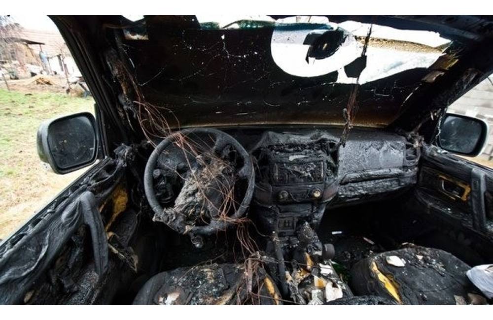 Foto: V zhorenom aute sa našla mŕtvola ženy