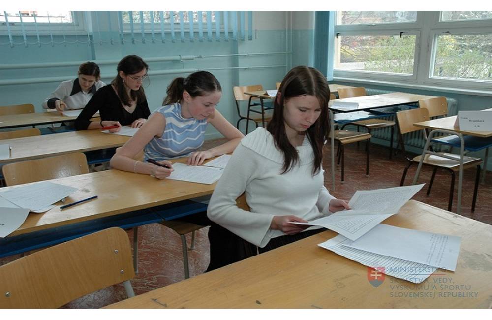 Pre 43 541 žiakov začínajú maturity, dnes žiaci píšu test a slohovú prácu zo slovenského jazyka