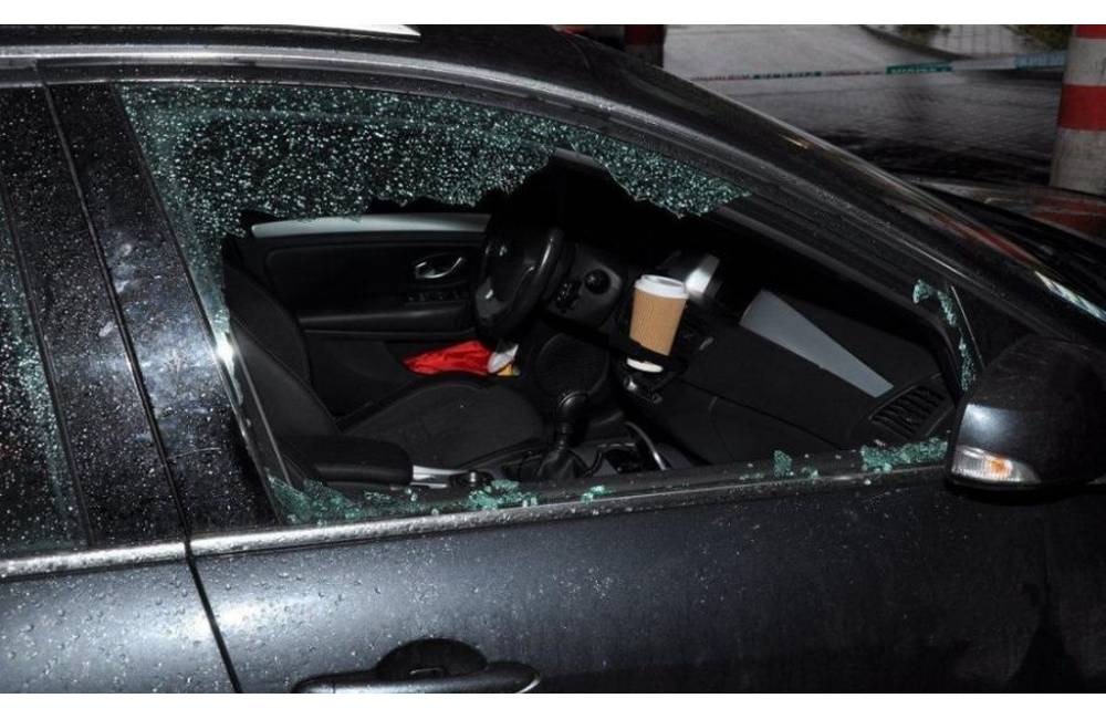 Foto: Polícia upozorňuje, nenechávajte žiadne cennosti a hodnotné veci vo svojich autách