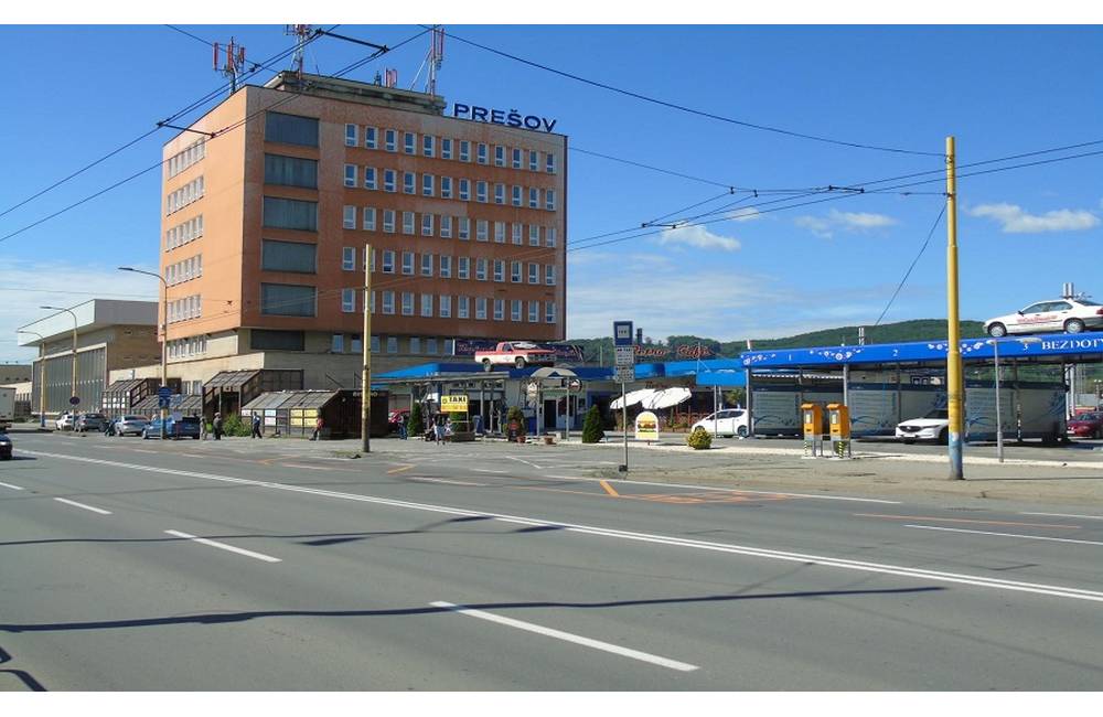 Foto: Zastávka MHD Železničná stanica je pre rekonštrukciu predstaničného priestoru posunutá o 150 metrov