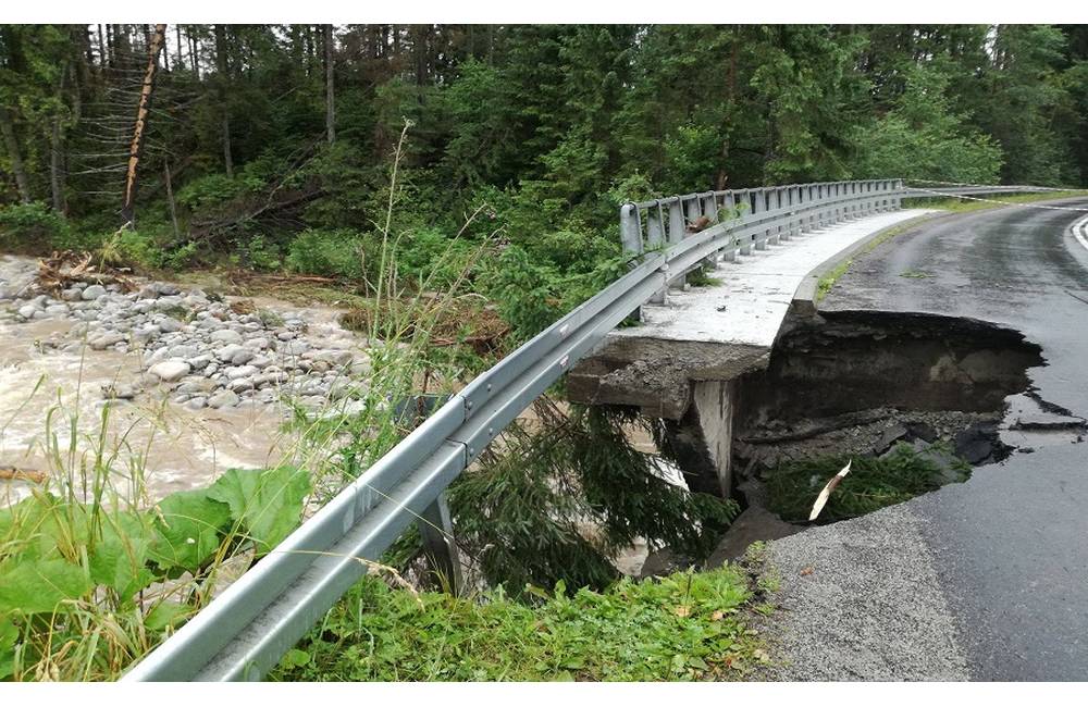 Foto: Povodeň v Tatrách: podmyté turistické chodníky sú uzatvorené, na viacerých miestach strhlo mosty