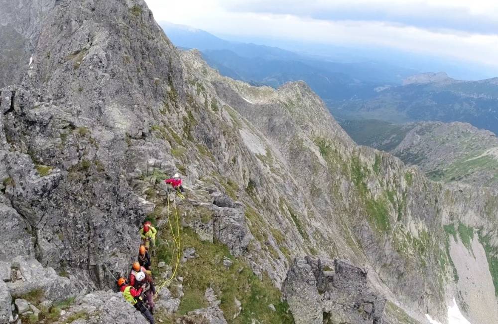 České horolezkyne spadli počas lezenia vo Vysokých Tatrách. Jedna sa pravdepodobne pošmykla a stiahla aj druhú