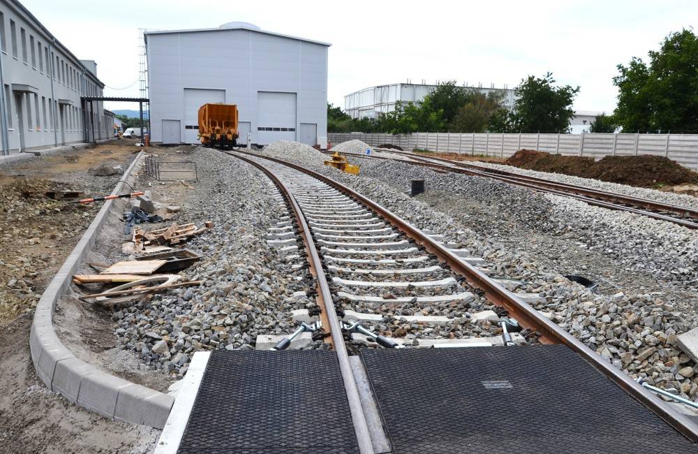 FOTO: V Humennom sa začne budovanie elektrifikovanej trate, výstavbu umývarne pre vlaky čaká záverečná fáza