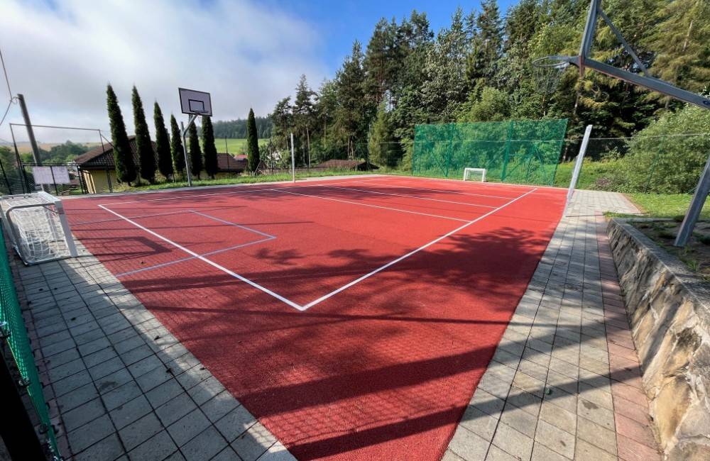 Obyvatelia Spišského Podhradia môžu opäť športovať na zrekonštruovanom multifunkčnom ihrisku