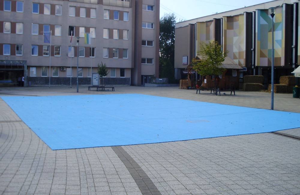 Počas Európskeho týždňa športu si môžete v Snine zahrať florbal a iné hry priamo na námestí Centrum