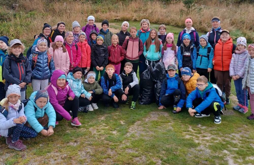 O čistejšiu Tatranskú Lomnicu sa pričinili žiaci kežmarskej školy, za odmenu sa im ukázala srnka