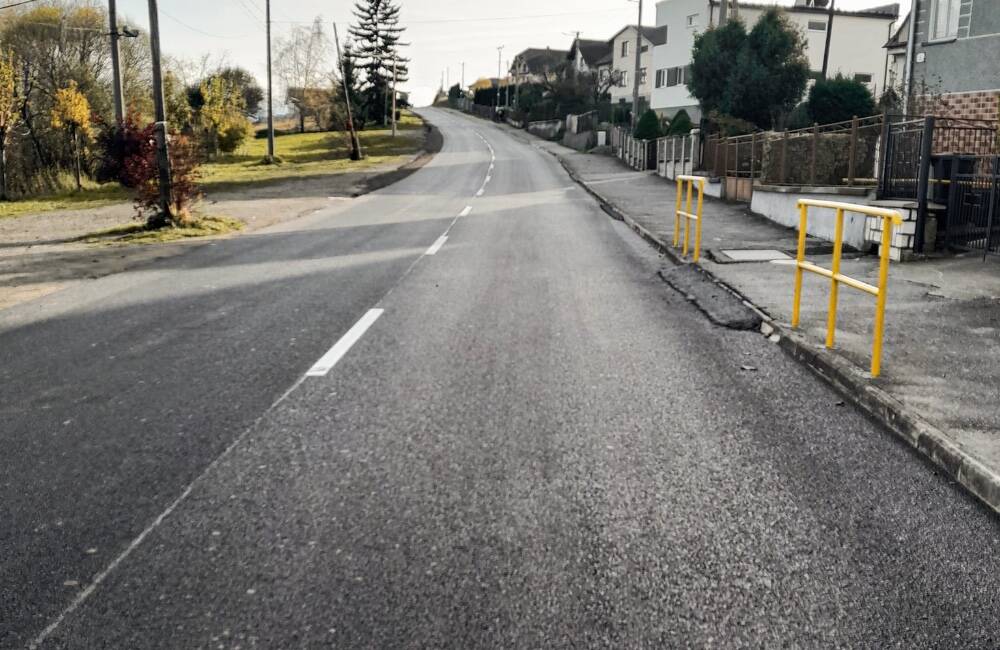 Medzi obcami Kapušany a Podhorany pribudol nový asfalt. Prešovská župa do opravy investovala vyše 37-tisíc eur