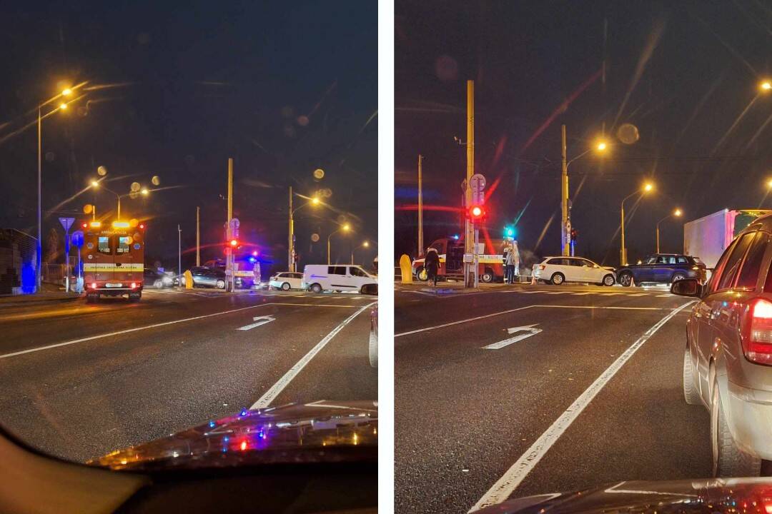 Foto: V Prešove na križovatke ulíc Rusínska, Kuzmányho a Vajanského sa zrazili dve autá