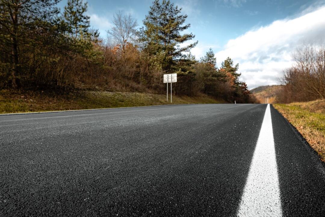 FOTO: Medzi Brežanmi a Rokycanmi je nový asfalt. Do rekonštrukcie bolo investovaných približne 212-tisíc eur