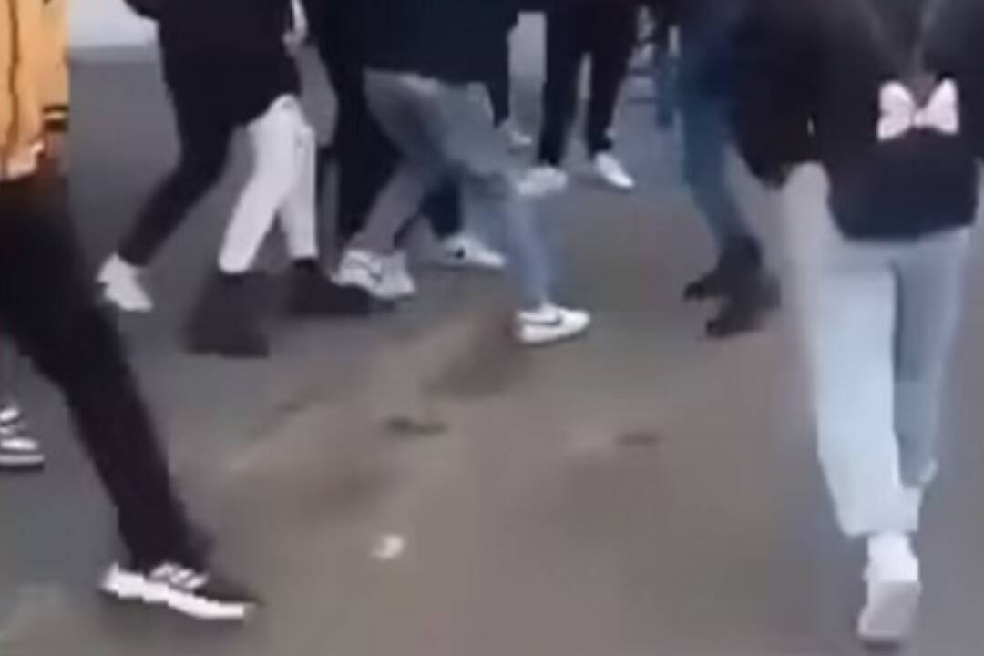 Bitkou, ku ktorej došlo medzi tínedžermi na stanici vo Vranove nad Topľou, sa zaoberá polícia