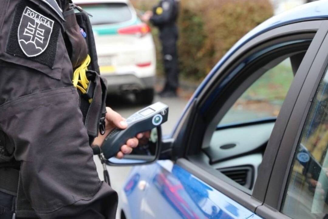 Policajná hliadka si v Prešove všimla nekoordinovanú jazdu muža. Dychová skúška odhalila 2,6 promile