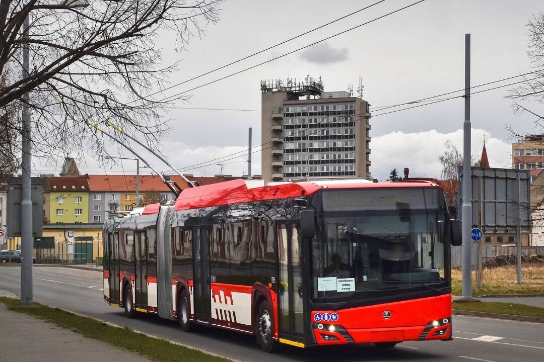 Nové parciálne trolejbusy, ktoré poputujú do Prešova, už odjazdili prvé skúšobné kilometre v Plzni