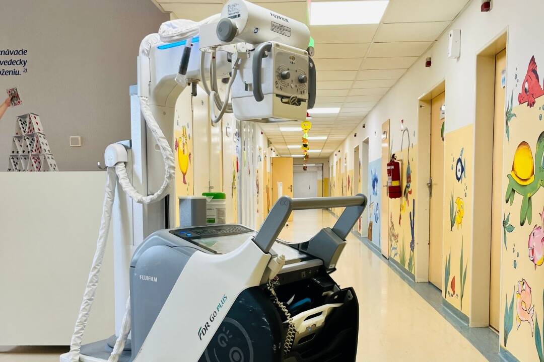 Kežmarská nemocnica využíva prenosný RTG prístroj. Vyšetriť pacientov tak môžu aj mimo oddelenia