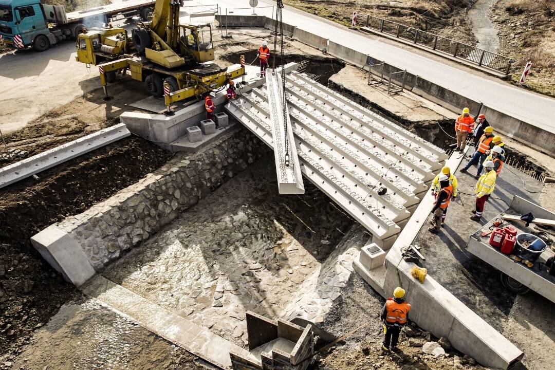 FOTO: Práce na moste medzi Bardejovom a Giraltovcami rýchlo napredujú