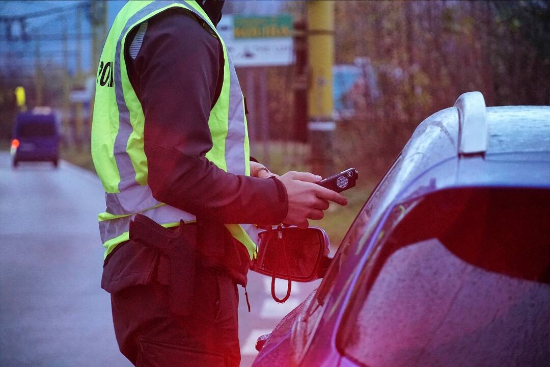 Opitá vodička z Vysokých Tatier zišla autom mimo cesty, policajti u nej odhalili 1,9 promile