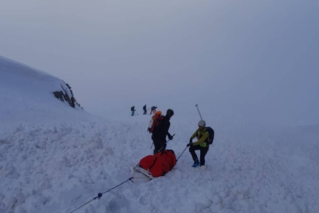 Vo Vysokých Tatrách padli lavíny, svedkovia videli na mieste osoby