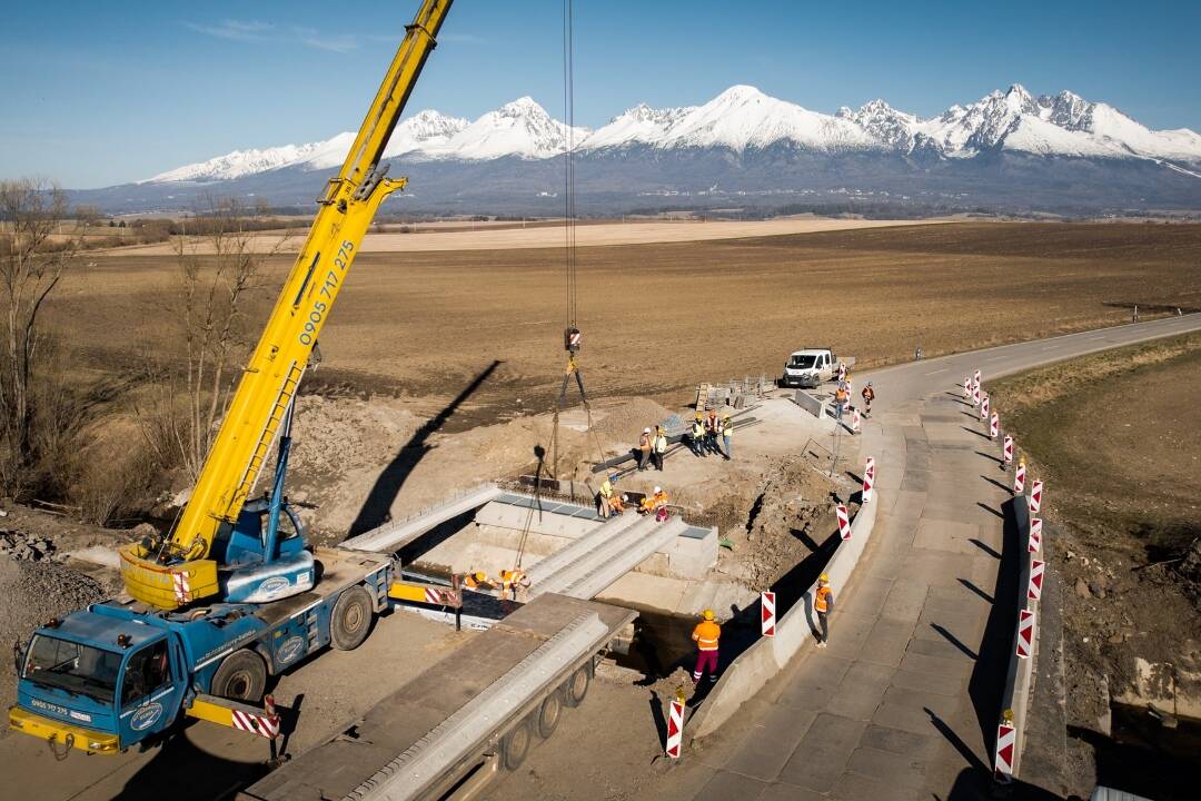 FOTO: V Popradskom okrese pracujú na novom moste. Ukončenie výstavby je naplánované na máj