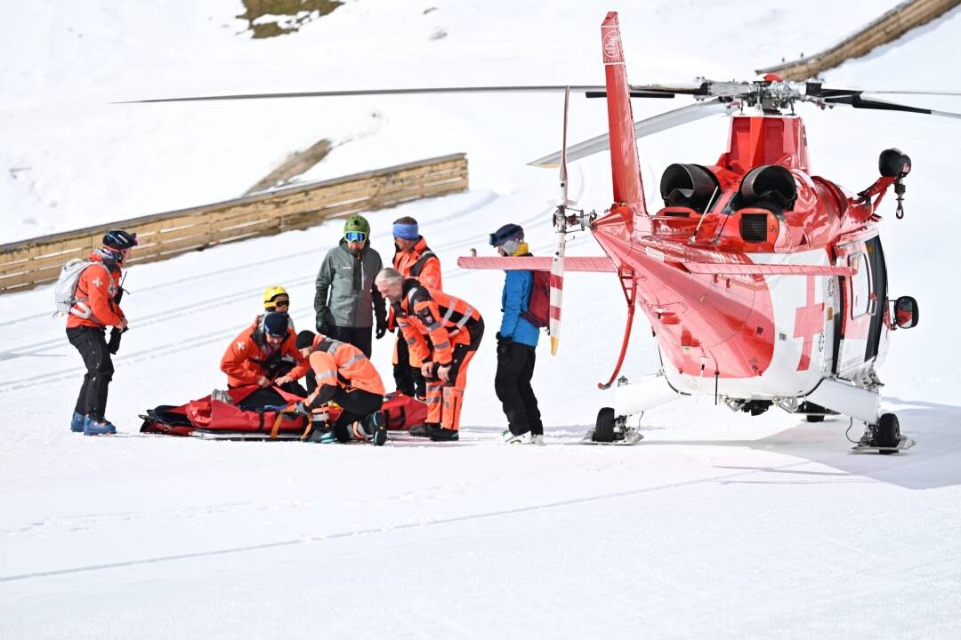 Na Štrbskom Plese zasahovali leteckí záchranári: 11-ročný lyžiar si po páde poranil chrbticu