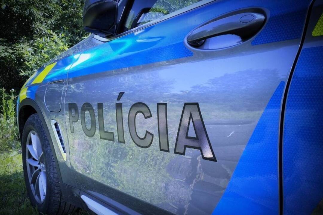 Neznámy páchateľ poškodil v Prešove zaparkované autá. Poverený príslušník vedie trestné stíhanie