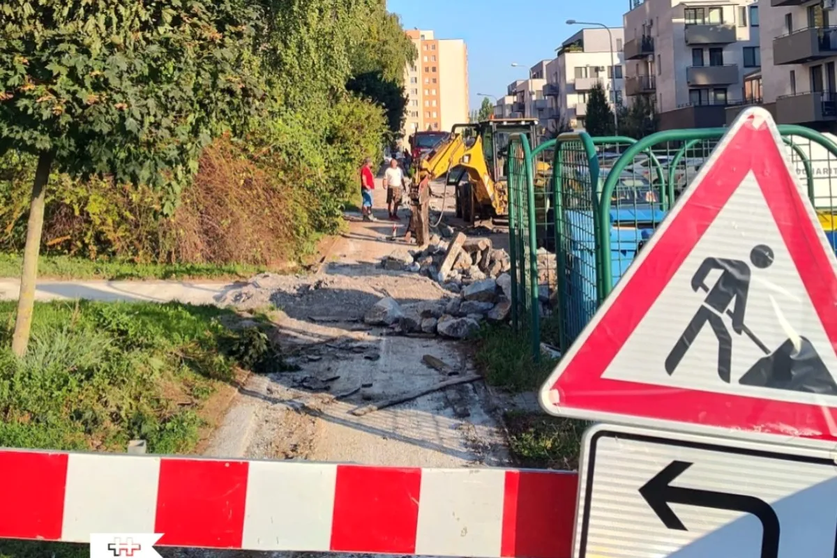 Snina rozbieha veľkú obnovu chodníkov: Práce zasiahnu 18 lokalít po celom meste, budú stáť vyše pol milióna