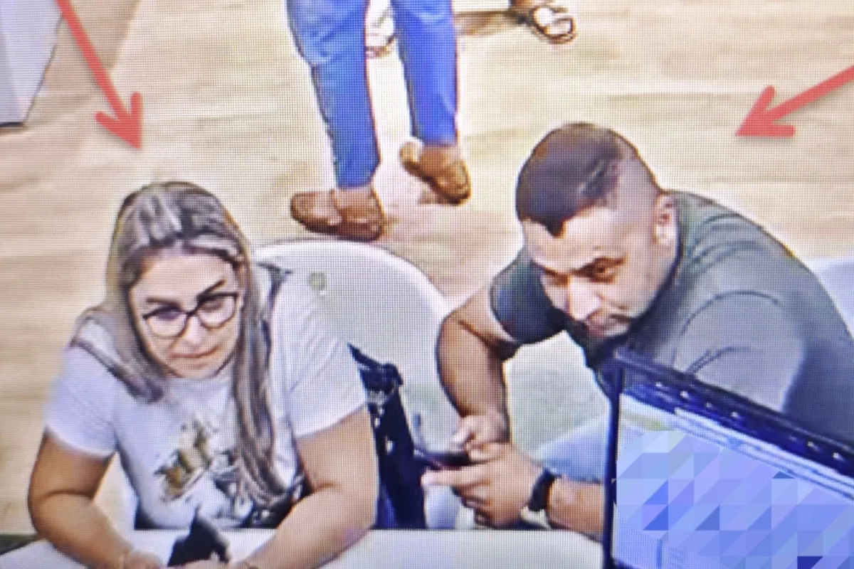 FOTO: Polícia pátra po osobách z Prešova. Môžu pomôcť objasniť zmiznutie 6-tisíc eur