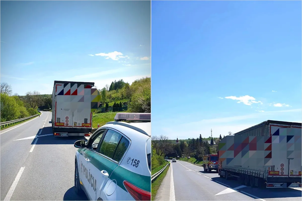 Za Hanušovcami nad Topľou smerom na Prešov na ceste horel kamión