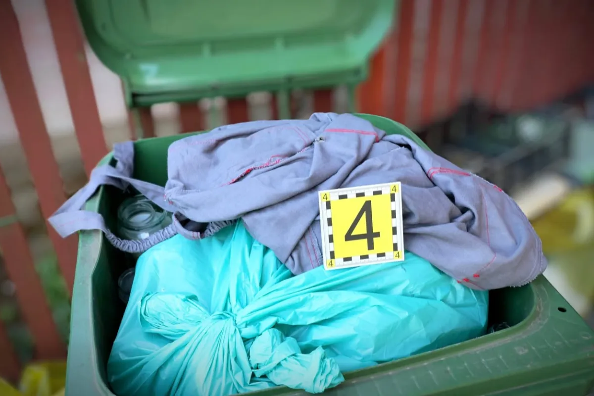 FOTO: Podvodníkom to pod Tatrami nevyšlo. Dôchodkyňa nechala tisíce eur pred penziónom, podozrivého chytila polícia