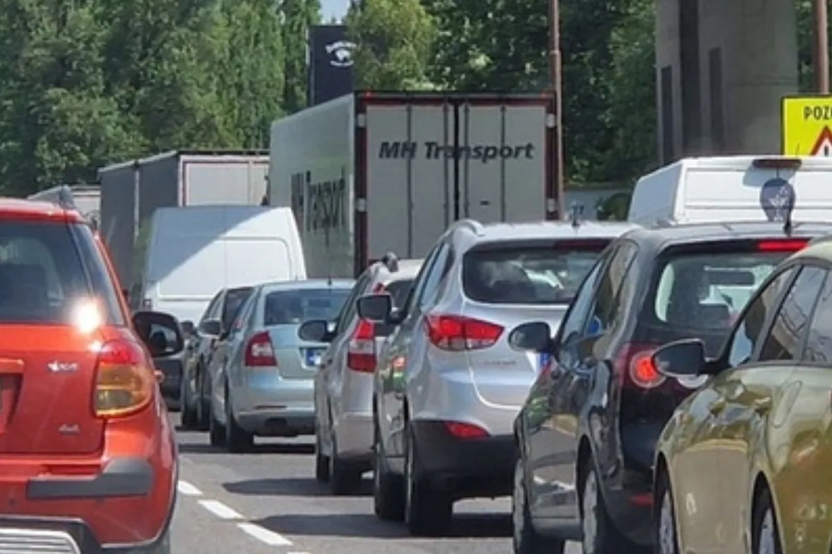 Vodiči zažívajú v Starej Ľubovni nočnú moru. Kolóny sa tiahnu niekoľko kilometrov, obyvatelia volajú po riešení