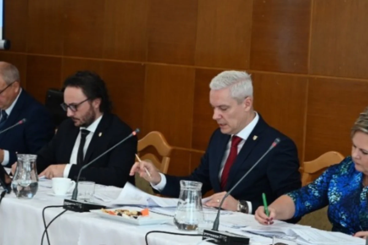 Kauza falšovania tajného hlasovania v Kežmarku má dohru. Dvoch poslancov obžalujú, tretí chce uzavrieť dohodu