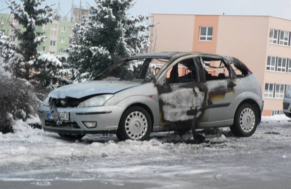 Foto: Muž chcel auto odmraziť, to mu nakoniec zhorelo