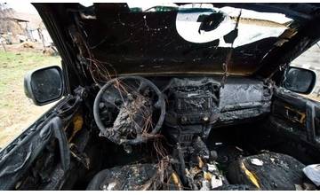 V zhorenom aute sa našla mŕtvola ženy