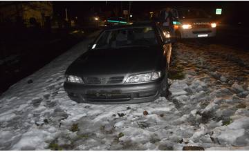 21-ročný muž ukradol susede auto, po niekoľkých metroch sa mu minul benzín