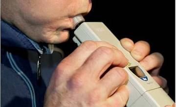 Opitý 21-ročný muž išiel mimo obce 151 km/h, po zastavení hliadkou nafúkal 1,15 promile