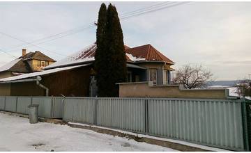 V jednom z rodinných domov v obci Svinia našiel otec zavraždeného 46-ročného syna