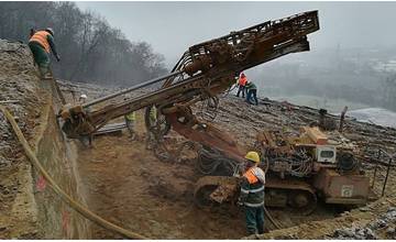 Zo staveniska západného ochvatu diaľnice D1 Prešov západ - Prešov juh zmizlo búracie kladivo