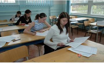 Pre 43 541 žiakov začínajú maturity, dnes žiaci píšu test a slohovú prácu zo slovenského jazyka