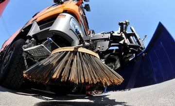 Správa a zimná údržba prešovských ciest postupne čistí ulice v Prešove, pozrite si ich harmonogram