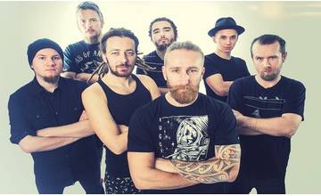 Vo štvrtok 10. mája skupina Heľenine oči natáčaním videoklipu Obchádzka uzavrie Weberovu ulicu