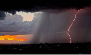 Dnes 5. júna do 18:00 hod. sa v Prešovskom kraji očakáva výskyt búrok s krúpami