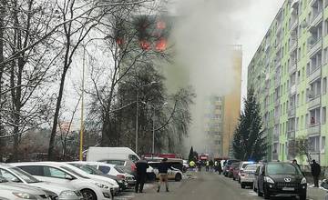 VIDEO: Bezpečnostná kamera reštaurácie zachytila výbuch v paneláku na Mukačevskej ulici