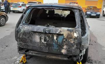 FOTO: Na prešovskom sídlisku podpálil neznámy páchateľ auto otcovi dvoch detí