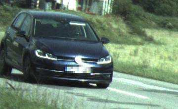 Šofér v obci Koškovce prekročil povolenú rýchlosť o 65 kilometrov za hodinu, dostal pokutu 800 eur