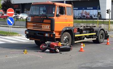 V Bardejove došlo k zrážke motocykla s kamiónom, motocyklista utrpel ťažké zranenia