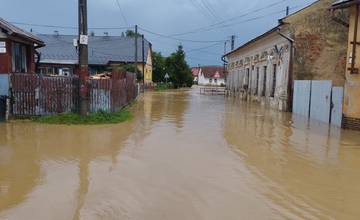 Po silných búrkach sú niektoré časti Prešovského kraja pod vodou, v Prešove bola prerušená železničná doprava
