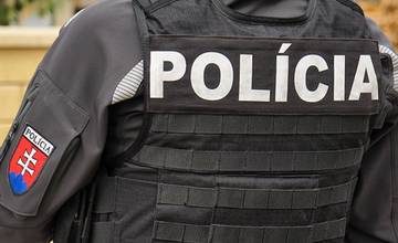 V popradskom parku prepadli a okradli 80-ročného muža, ten sa bránil barlou