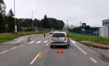 Neznámy vodič v Bardejove narazil do auta a z miesta odišiel. Polícia hľadá svedkov tejto dopravnej nehody
