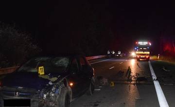 FOTO: Pri Prešove došlo k dopravnej nehode auta a motorky. Motocyklistka utrpela vážne zranenia