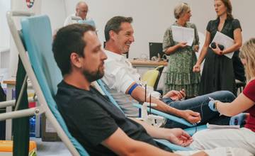 Počas akcie Daruj krv na Úrade Prešovského samosprávneho kraja odobrali zdravotníci vyše 11 litrov krvi