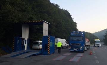 FOTO: Prešovskí policajti s kolegami z Košíc a Poľska v pondelok vykonali dopravno-bezpečnostnú akciu Nákladiak