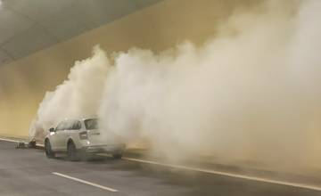 FOTO: Nový prešovský tunel Bikoš bol plný áut, záchranných zložiek a dymu. Prebiehala tam simulovaná havária